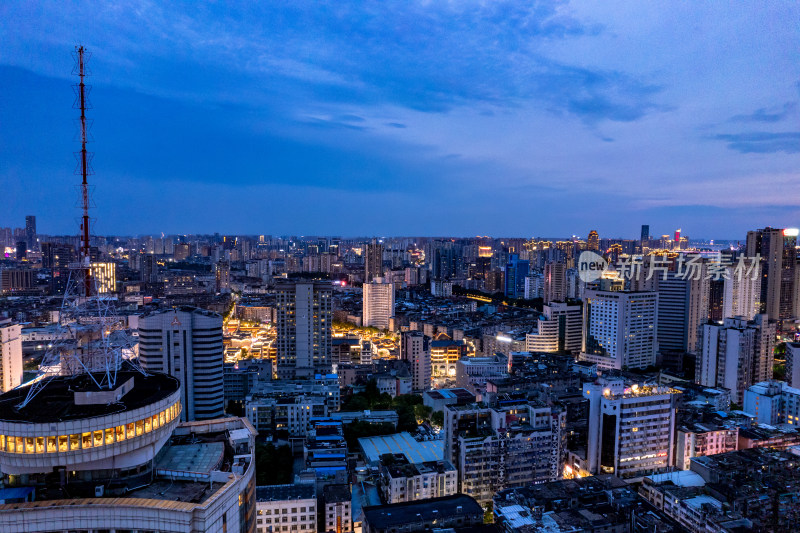 江西南昌城市夜幕降临航拍拍图