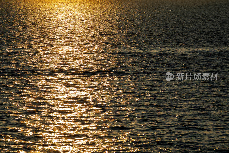 山东烟台东山栈桥海上日出海天相接一色景观