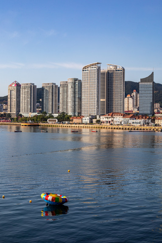 山东烟台山景区海滨风光码头建筑