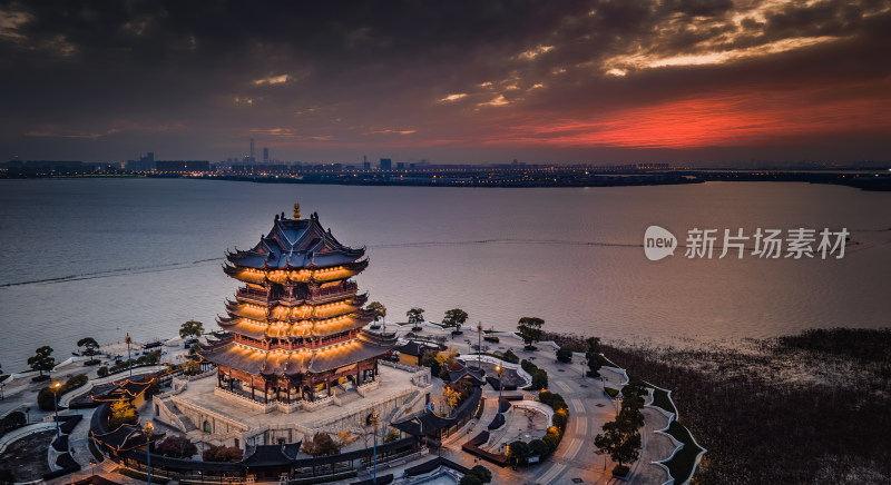 重元寺湖畔古建筑黄昏航拍全景