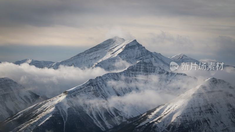 航拍雪山美景