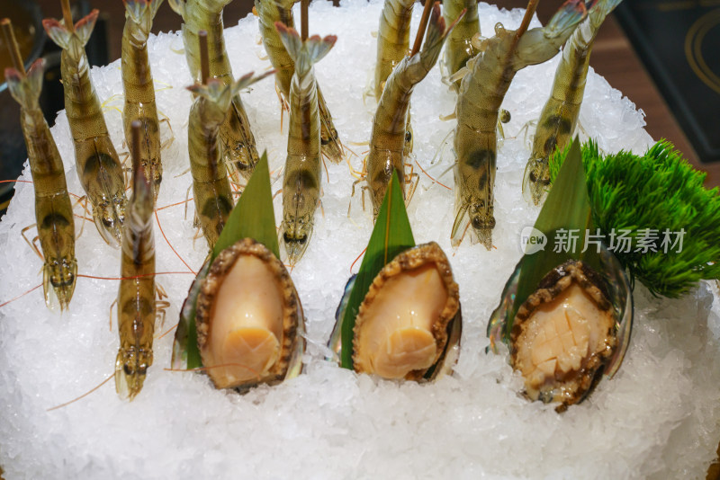 海鲜拼盘基围虾和鲍鱼