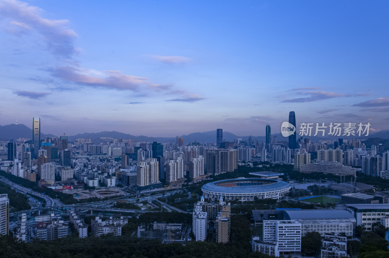 深圳笔架山俯瞰城市高楼建筑与黄昏夕阳