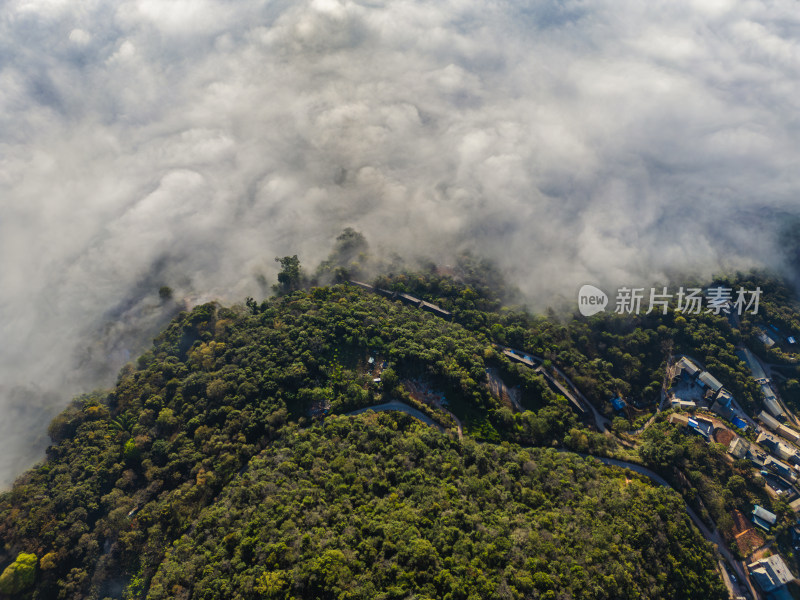 航拍景迈山云海环绕的古寨村庄自然风光