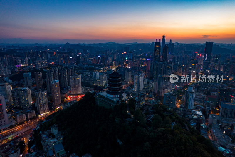 贵阳夜幕降临东山寺航拍摄图