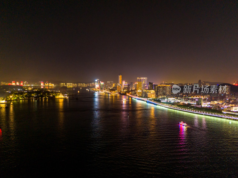 福建厦门双子塔鼓浪屿夜景航拍图