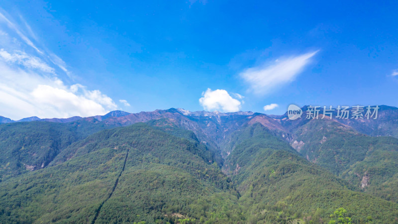 云南大理古镇苍山洱海蓝天白云旅游航拍