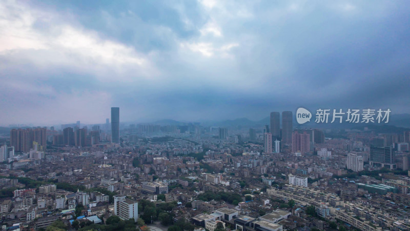 城市极端天气暴雨来袭航拍广东中山