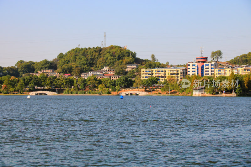 黄石磁湖景区城市风光，眺望城市天际线