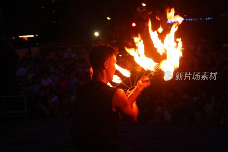 表演夜晚烟火非遗火焰