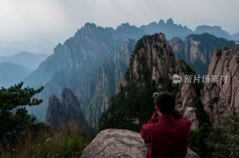 形态各异的山峰