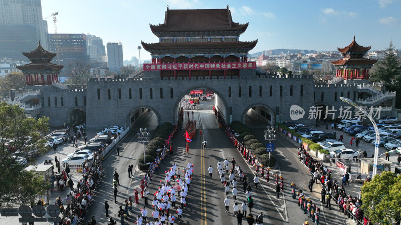 穿城跑健身活动迎接新年