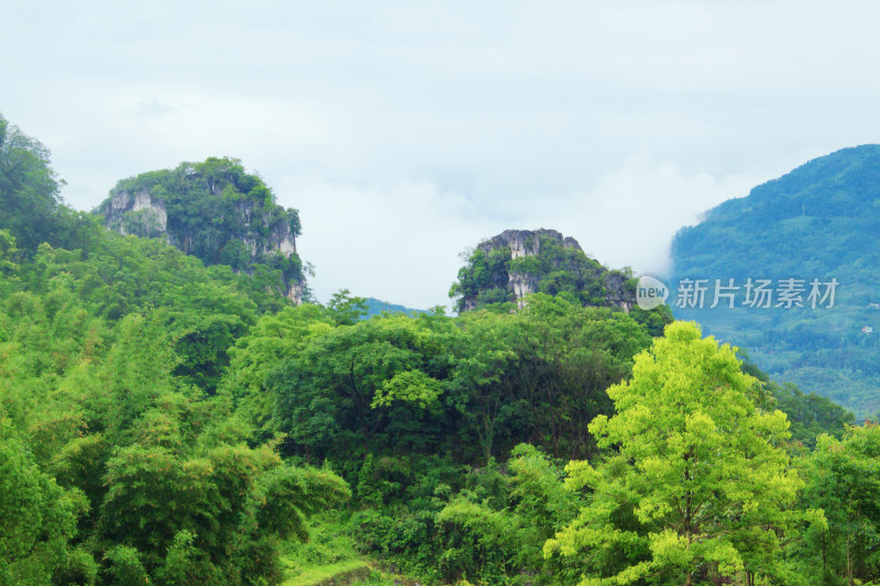 山峰云雾喀斯特风景自然户外