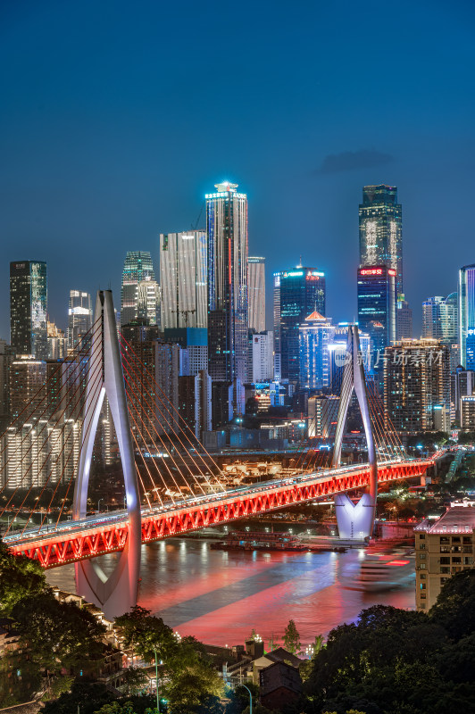 重庆市渝中区夜景，东水门长江大桥夜景风光