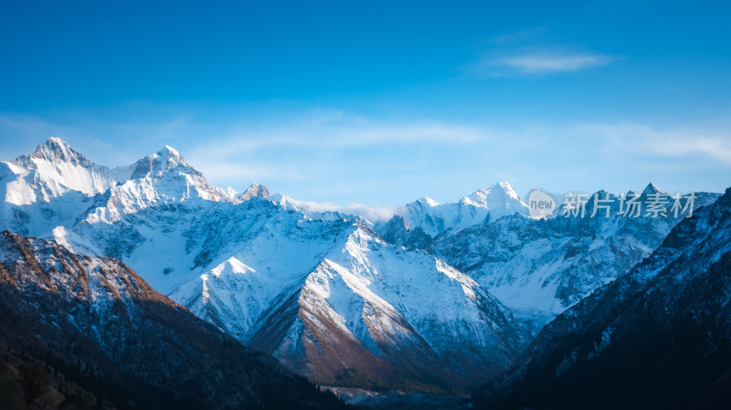 新疆天山山脉雪山山峰