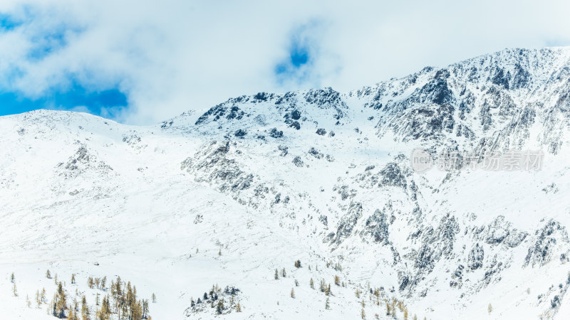 新疆雪山