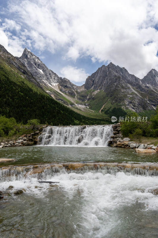 四川西部阿坝理县毕棚沟景区的迷人景色