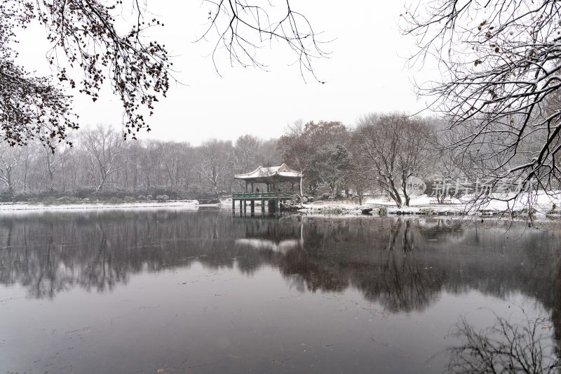 南京中山陵流徽榭雪景