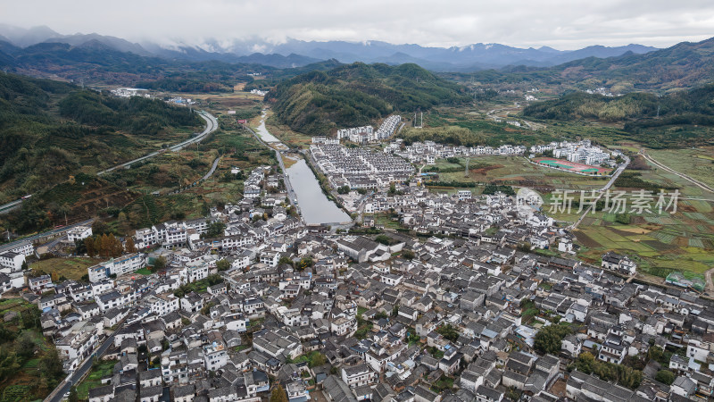 安徽呈坎村山村秋景徽派建筑群航拍