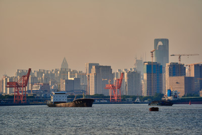 夕阳下的浦江两岸