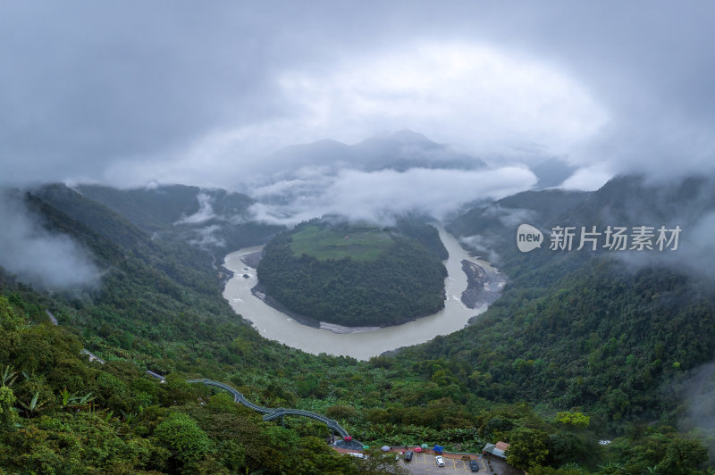 西藏墨脱县雅鲁藏布江果果糖大拐弯高空航拍