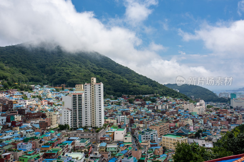 韩国釜山著名景点甘川文化村风光