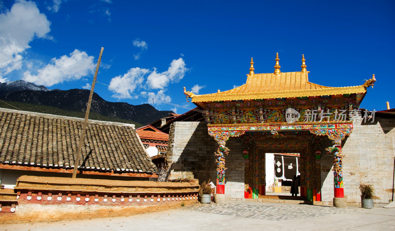 川西藏式风格建筑大门风景