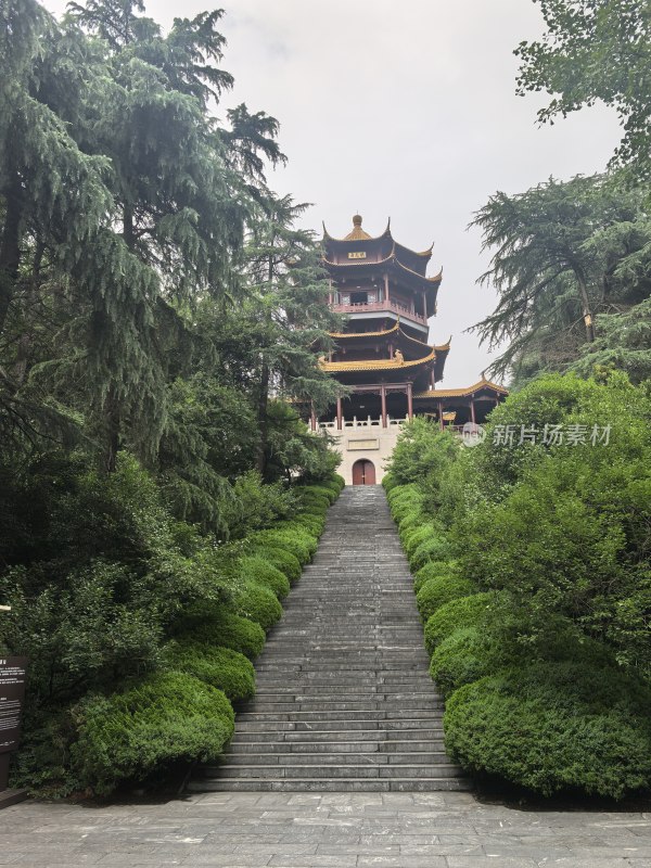 雨花台：楼阁及通向它的石阶