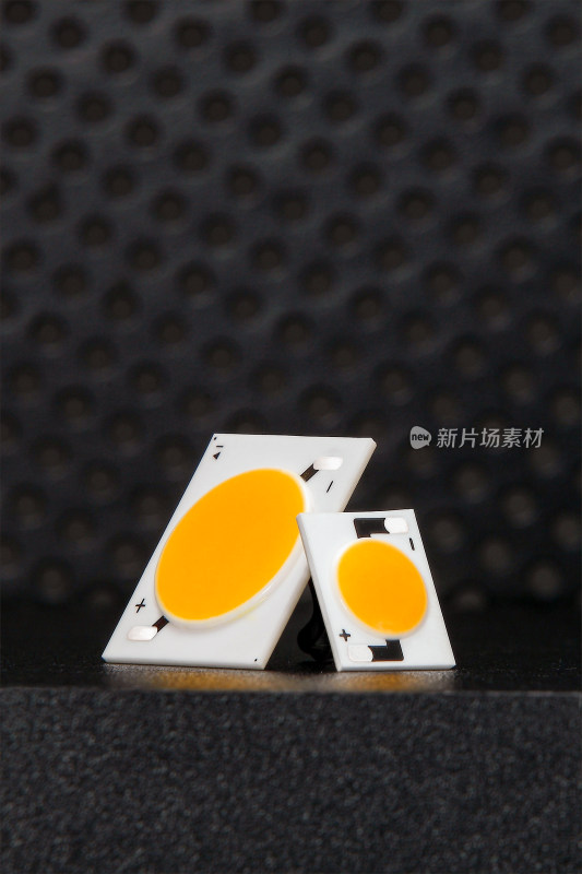 两颗LED灯珠特写