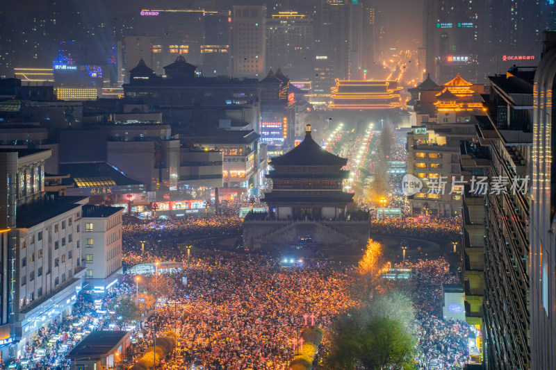 航拍西安钟楼跨年人山人海夜景