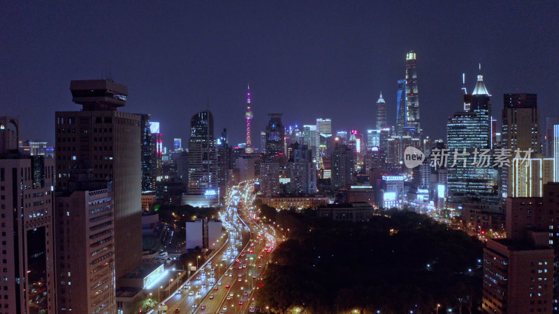 上海城市夜景高楼与街道车流