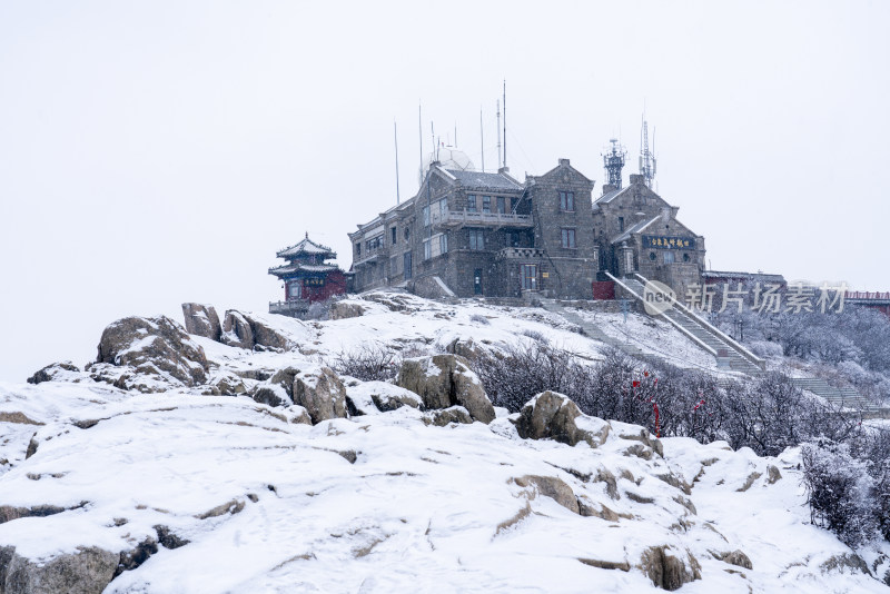 雪后泰山，银装素裹