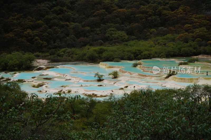 四川阿坝藏族羌族自治州黄龙风景区