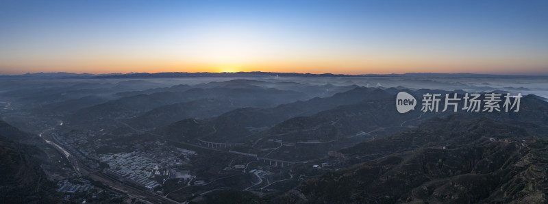 山西陕西交界黄河黄土高原云海风光