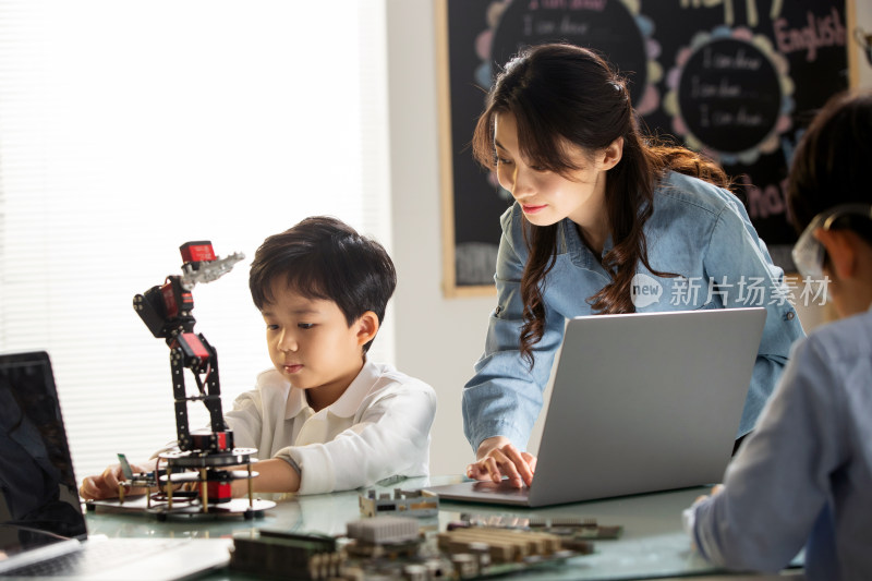 小学生学习机器人编程