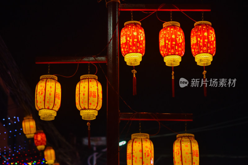 喜庆红灯笼夜景,洋溢传统节日氛围