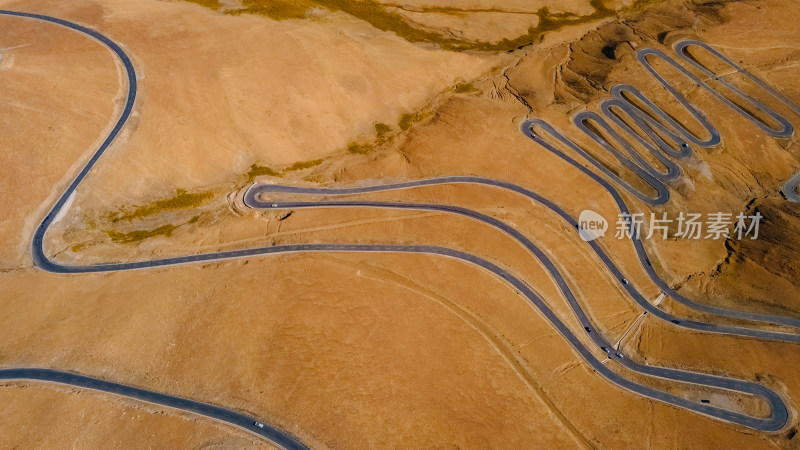 西藏蜿蜒的公路