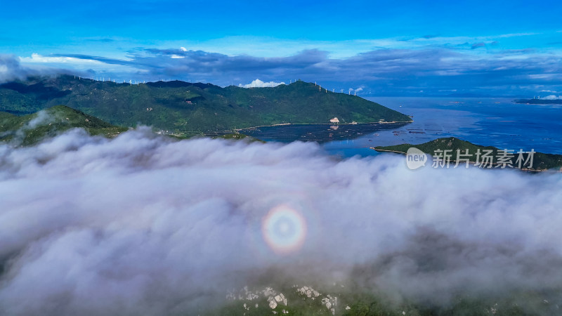 海上岛屿云海佛光美景航拍图