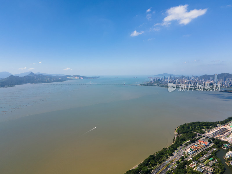 航拍广东深圳南山深圳湾风光 天际线与海湾