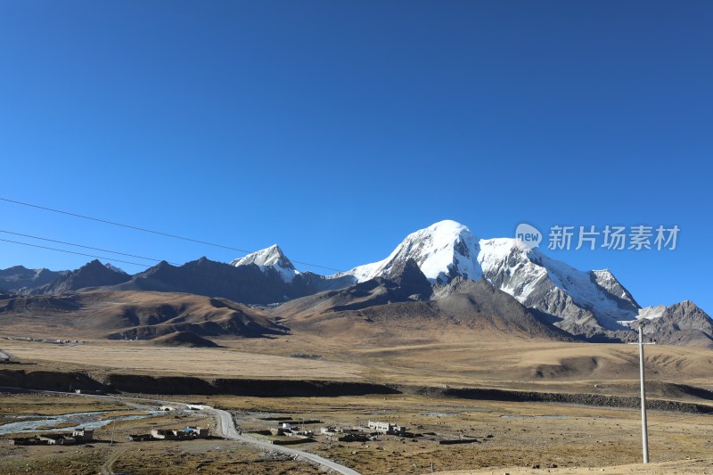 中国西藏琼姆岗嘎雪山