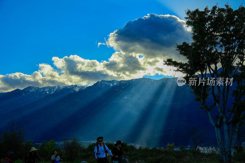 大理苍山云和丁达尔光