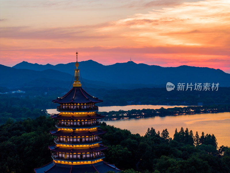 中国杭州西湖雷峰塔日落 西湖十景雷峰夕照