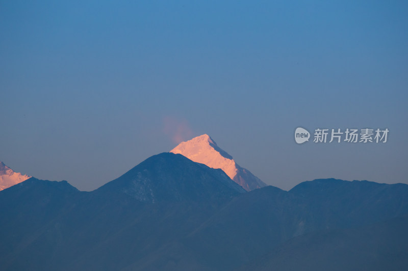 珠穆朗玛峰东坡日出