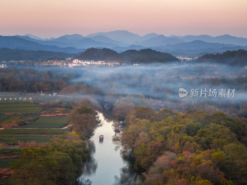 江西上饶婺源月亮湾游船日落晨雾航拍