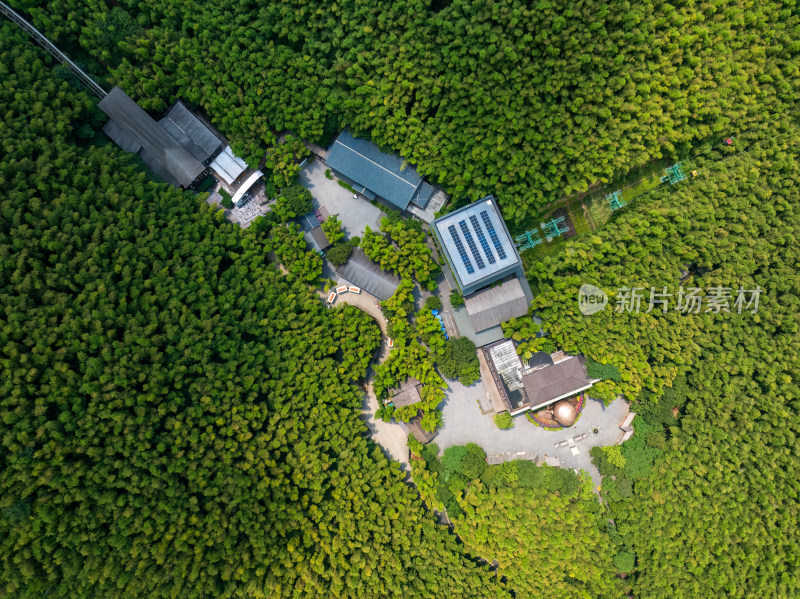 夏季航拍常州溧阳天目山南山竹海景区小火车