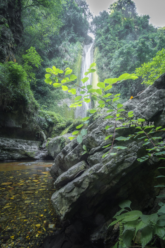 广西桂林阳朔县兴坪金沙湾瀑布