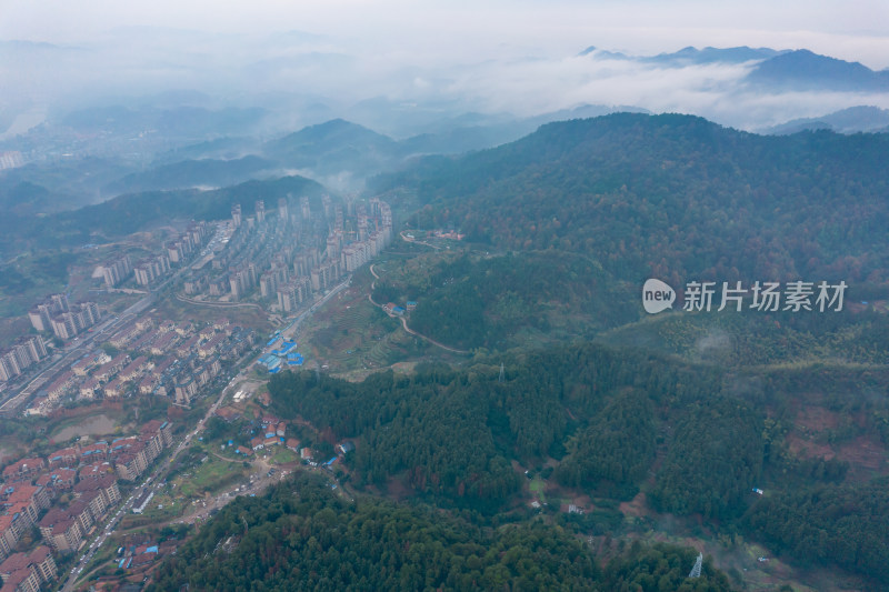 清晨山川云雾缭绕日出航拍摄影图