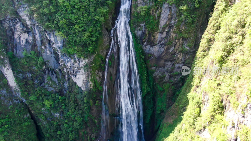 瀑布流水