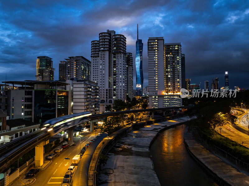 马来西亚吉隆坡莫迪卡石油双子塔夜景航拍