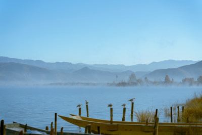 泸沽湖冬天唯美晨雾冬景